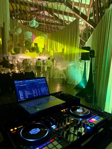 Guests dancing at a Brahman Hills wedding in the KZN Midlands