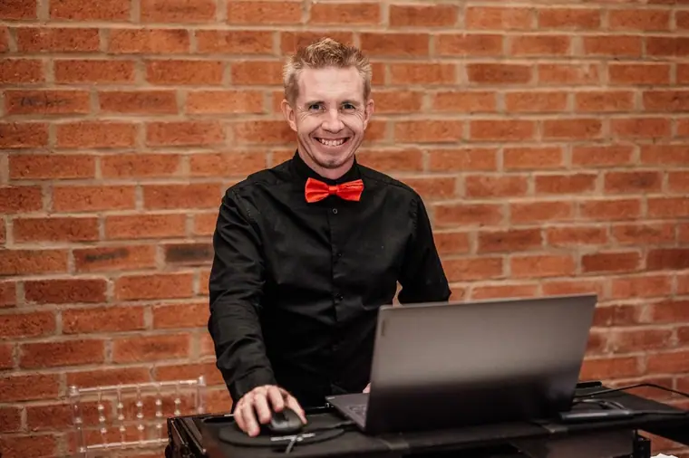 KZN Wedding DJ Jarryd Sunkel playing a Midlands wedding