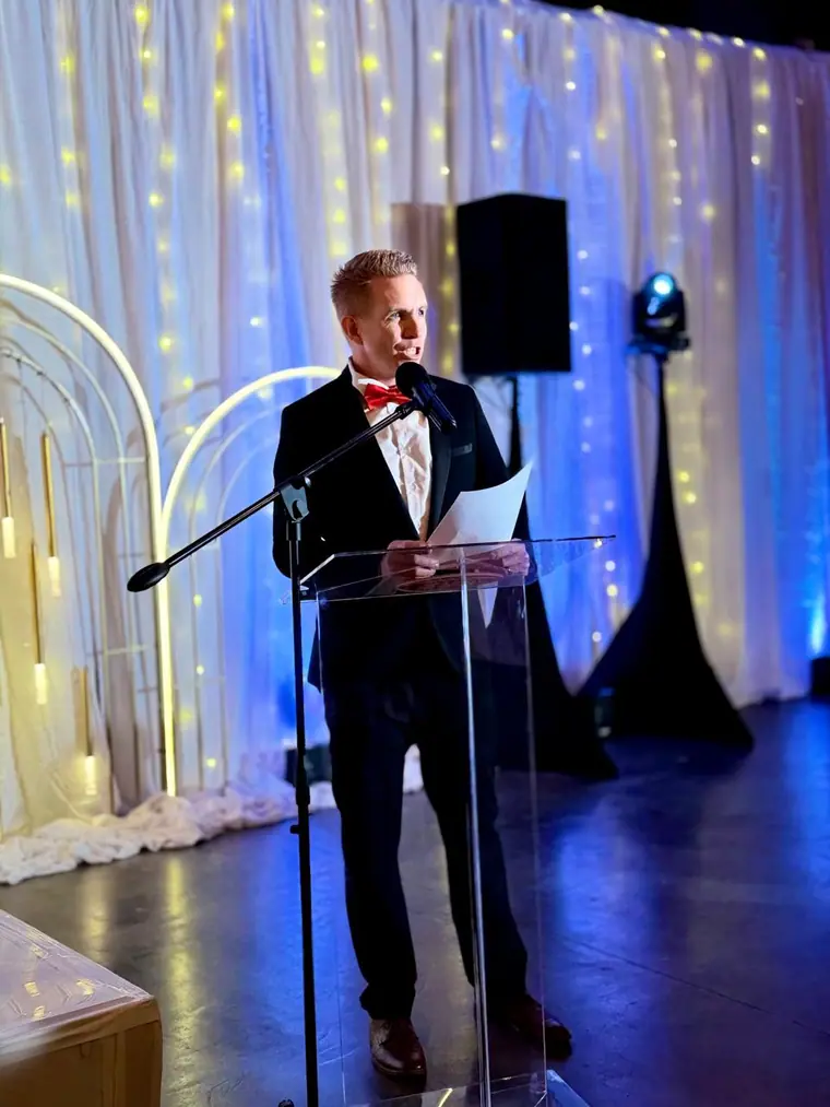 Jarryd Sunkel hosting as professional wedding MC at Brahman Hills