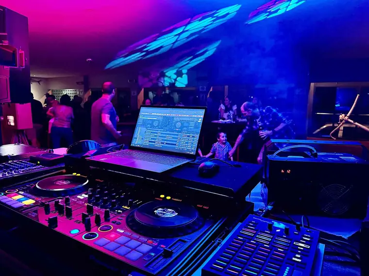 Durban wedding DJ with moving head lighting and haze