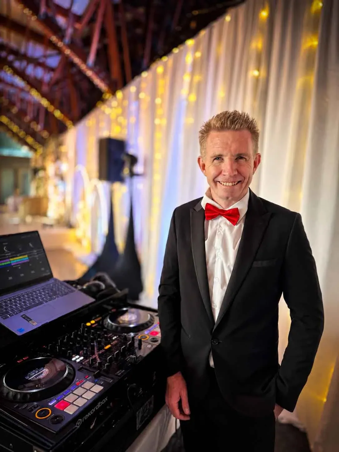 KZN Wedding DJ Jarryd Sunkel behind the decks at a KZN Midlands wedding
